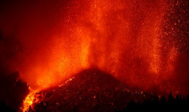 Volcano erupts on Spain's Canary Islands