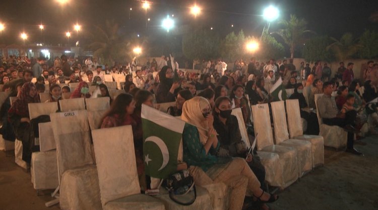 Wade, Stoinis power Australia past Pakistan and into World Cup final