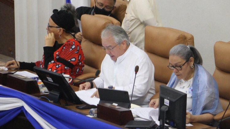 Nicaraguan president, wife banned from US