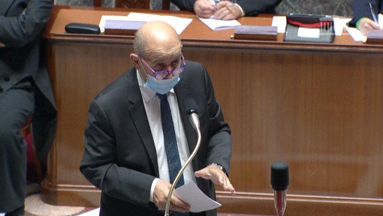 Poles fire tear gas, water cannon at migrants on Belarus border