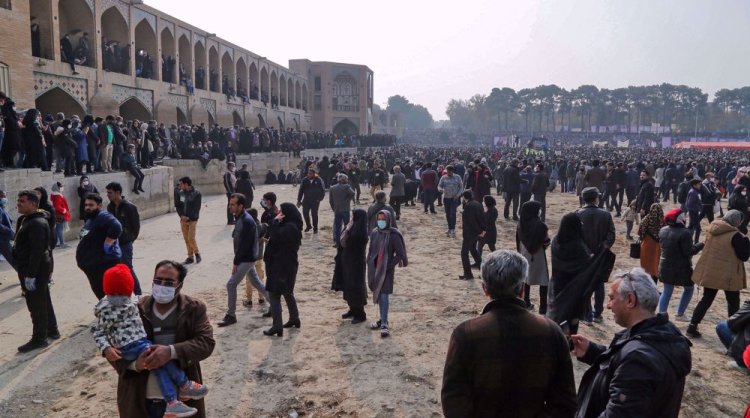 Dried-up river draws Iranians on Isfahan streets to demand its revival