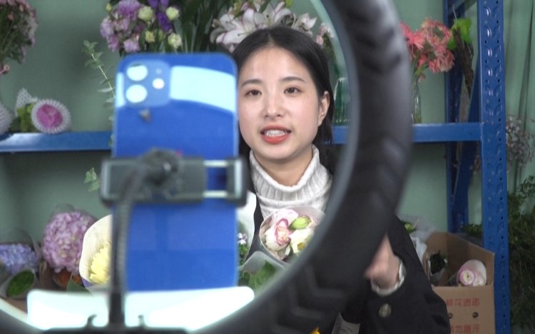 Asia's biggest flower market makes stars out of influencers