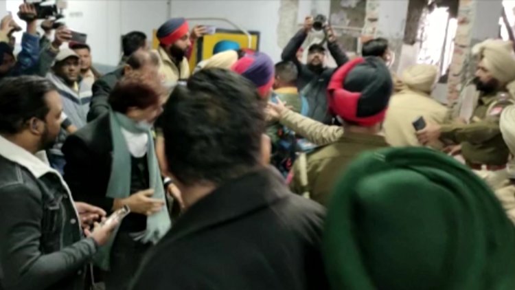 Two dead after blast in Indian court building