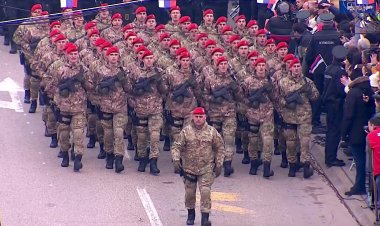 Bosnian Serbs mark national day with show of force