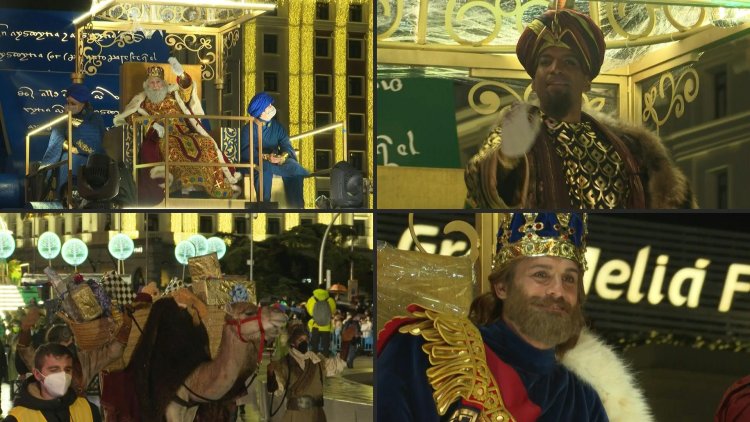 Spectators return to Madrid Epiphany parade after virus pause