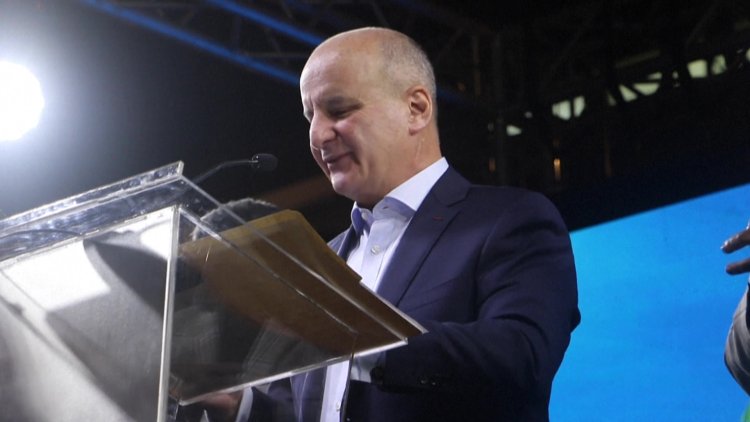 Ex-leader ahead as Costa Ricans elect new president