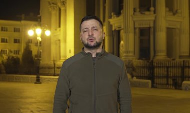 Russia fires hypersonic missiles as Ukraine presses for peace deal