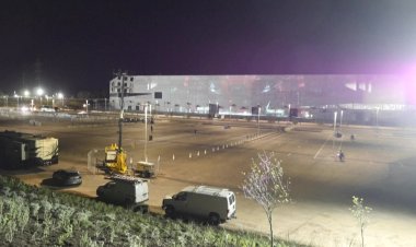 Tesla inaugurates huge Texas plant with 'Cyber Rodeo'