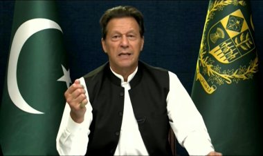 Pakistan PM alleges 'conspiracy' but accepts court ruling on confidence vote