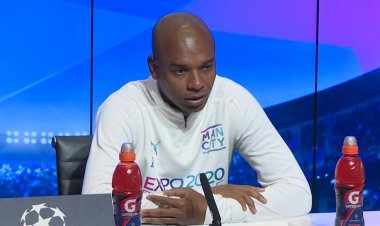 Fernandinho surprises Guardiola by announcing exit
