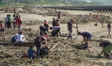 S.African rescuers in desperate search for dozens missing in floods