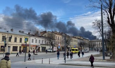 Ukraine says 'powerful' Russian strikes kill six in Lviv