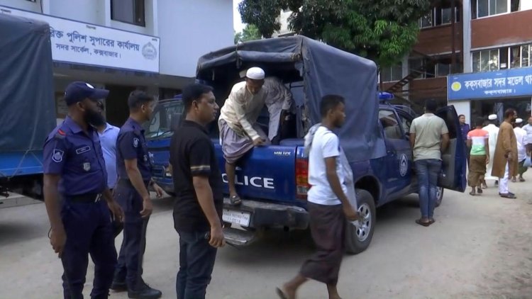 Bangladesh detains 450 Rohingya celebrating Eid on beach