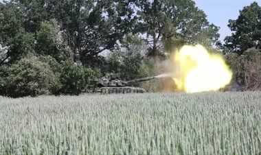 Ukraine hits Russian targets, France offers Odessa help