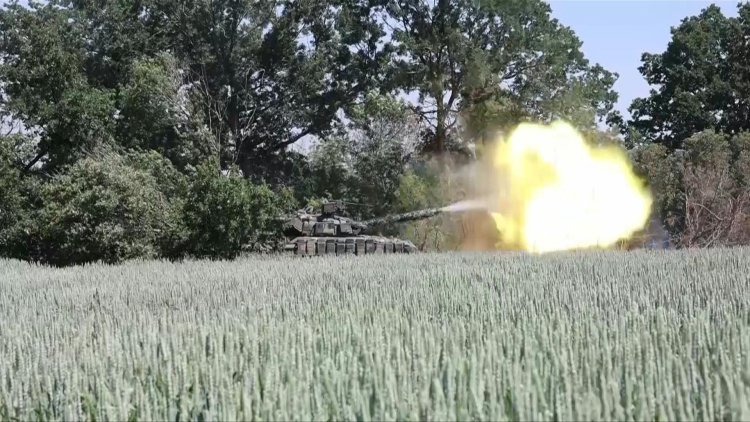 Ukraine hits Russian targets, France offers Odessa help