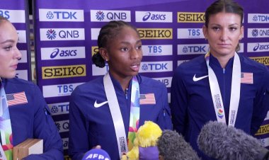 USA win women's world 4x100m relay gold