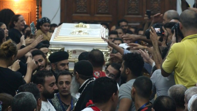 Egyptians mourn 41 killed in Cairo Coptic church fire