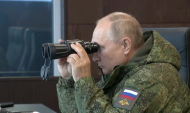 Bolstering Asia ties, Putin watches military drills with China