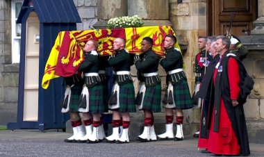 Royals stage vigil as mourners stream by queen's coffin