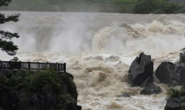 'Dangerous' Typhoon Nanmadol slams into Japan