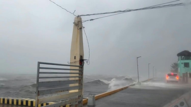 Super Typhoon Noru slams into the Philippines