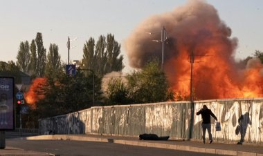 Russian 'kamikaze drones' strike Kyiv