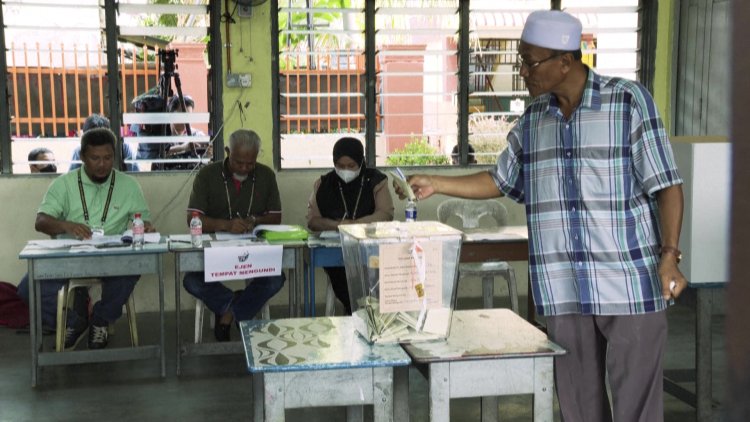 Malaysia election kicks off, close race expected