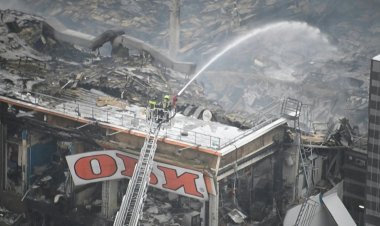 Fire engulfs giant mall outside Moscow