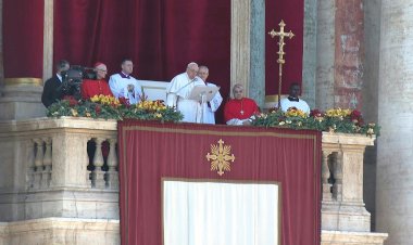 At Christmas, Pope urges end to 'senseless' Ukraine war