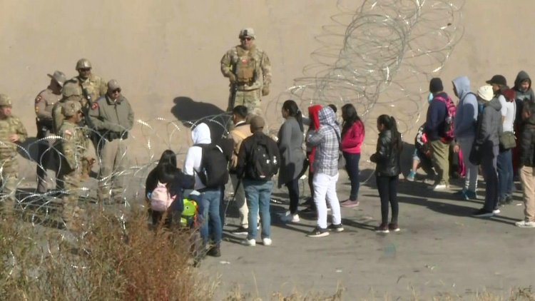 US Supreme Court freezes removal of policy blocking migrants