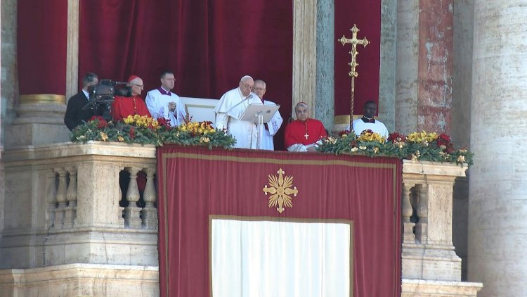 At Christmas, Pope urges end to 'senseless' Ukraine war