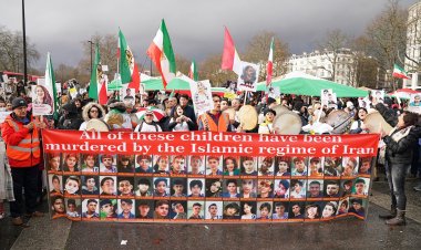 Thousands rally in London in support of Iran protests