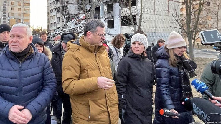 Ukraine presses Germany for tanks as minister visits