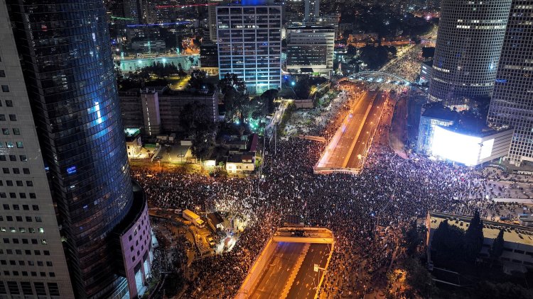 Massive anti government protest in Tel Aviv
