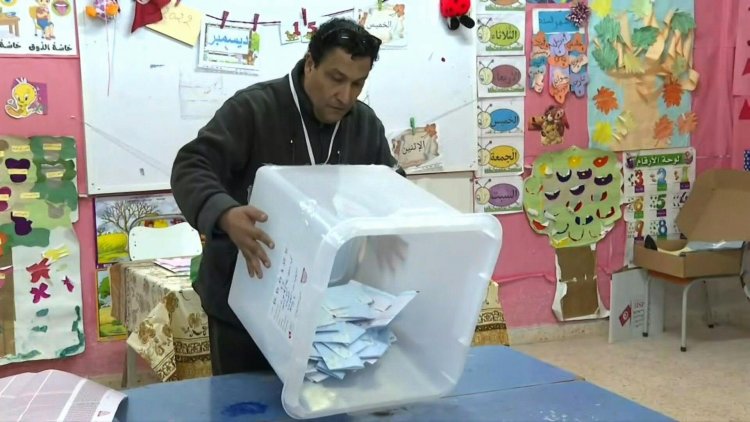 All eyes on turnout as Tunisia votes again after boycott