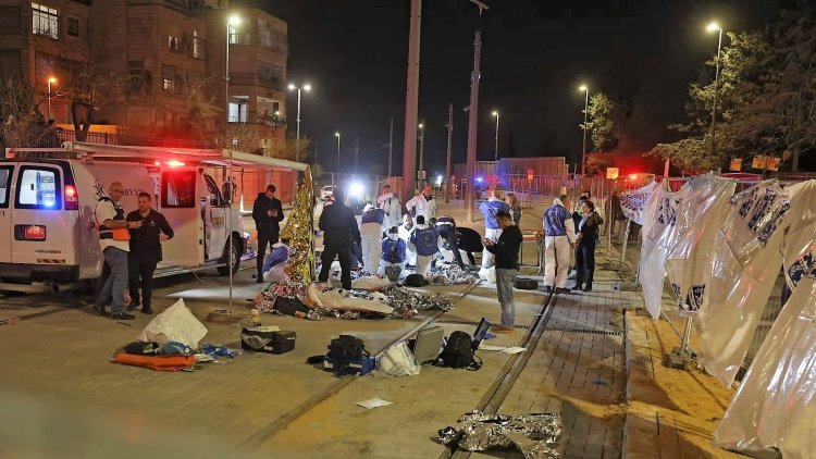 Palestinian gunman kills 7 in east Jerusalem synagogue shooting