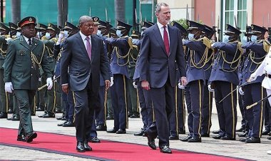 The King of Spain meets the President of Angola in Luanda