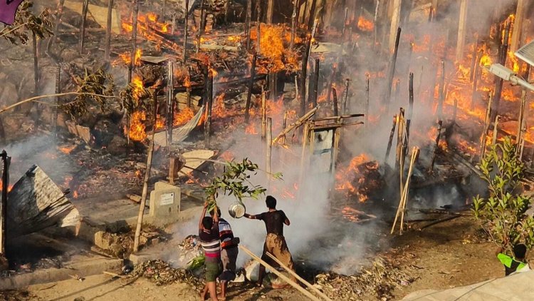 Fire at Rohingya camp in Bangladesh leaves thousands without shelter