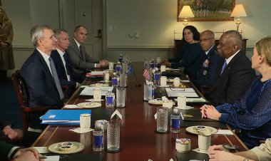 U.S. Defense Secretary Returns