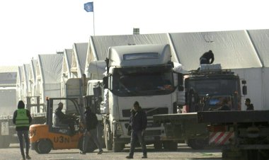 Israeli Demonstrators Protest Aid Blockade at Gaza Border