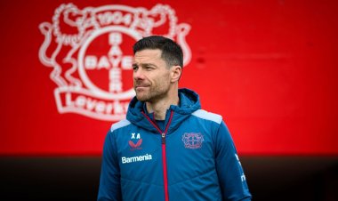 Xabi Alonso Stays at Leverkusen