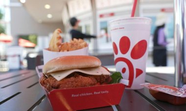 California Fast Food Workers Celebrate Wage Hike