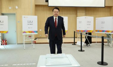 South Korean President Votes Early
