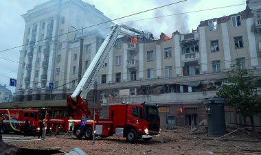 Russian Strikes Kill Nine in Ukraine