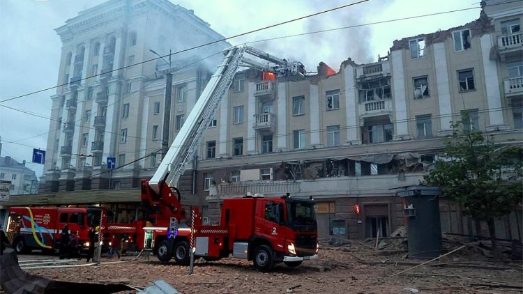 Russian Strikes Kill Nine in Ukraine