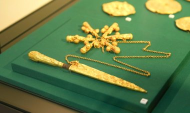 Asante King's Artifact Display