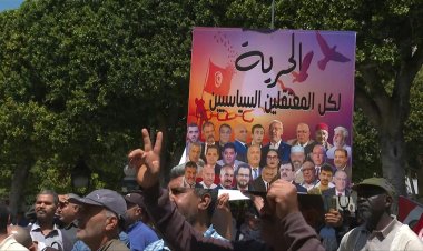 Tunisian Pundits Arrested Over Critical Comments