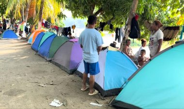 Migrants Set Up Camp in Mexico, Await Journey to US