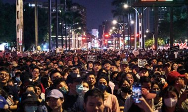 Massive Protests Erupt Outside Taiwanese Parliament