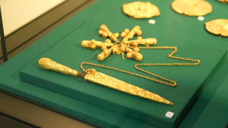 Asante King's Artifact Display